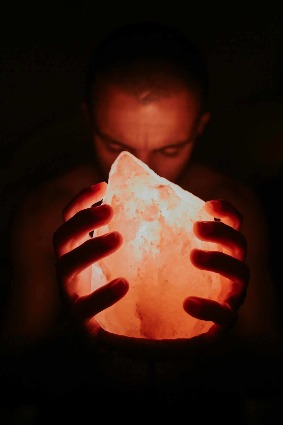Discover Salt Lamp Benefits for Your Bedroom Bliss.