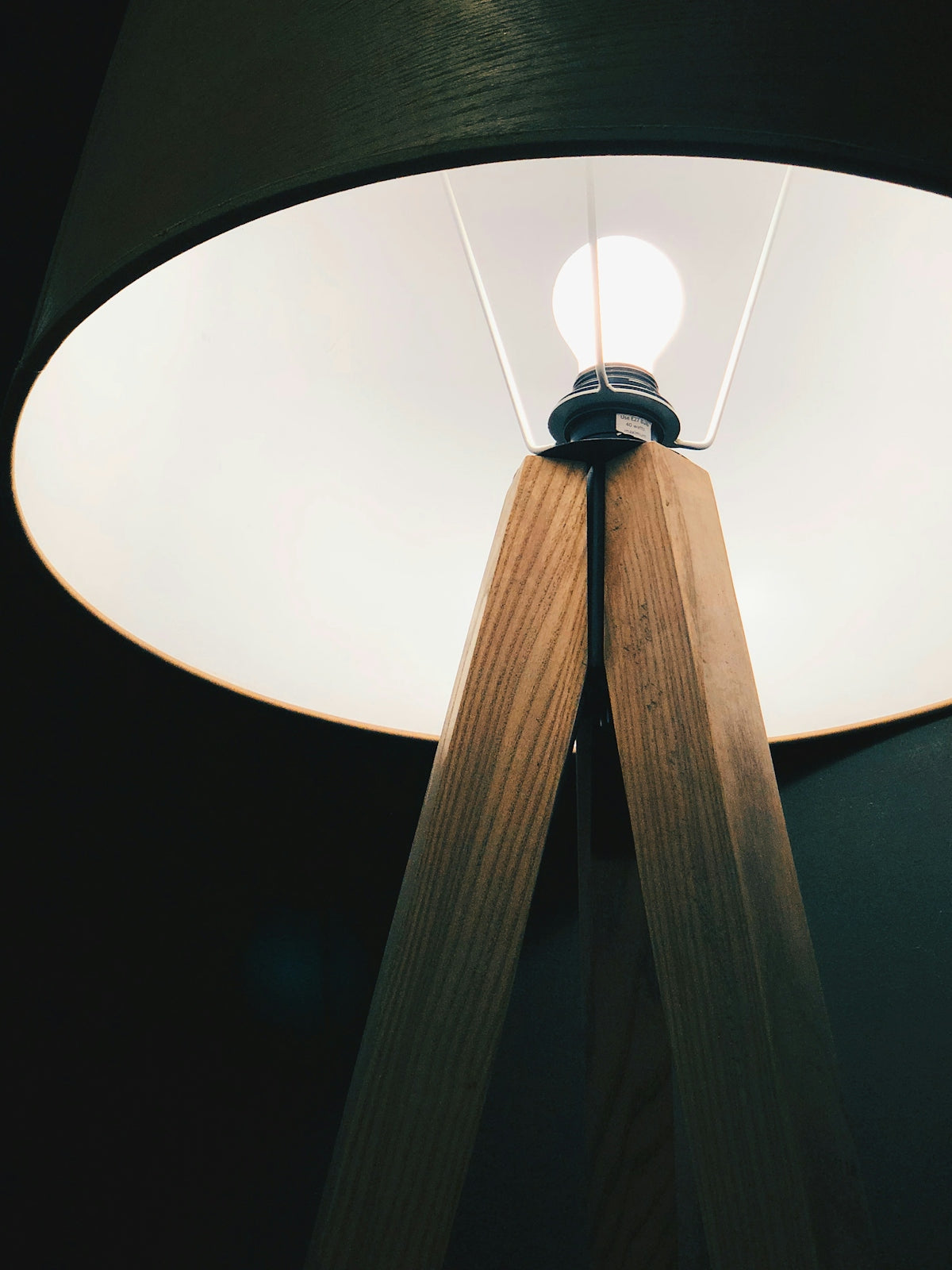 Exploring the Top Features of Modern Floor Lamps.