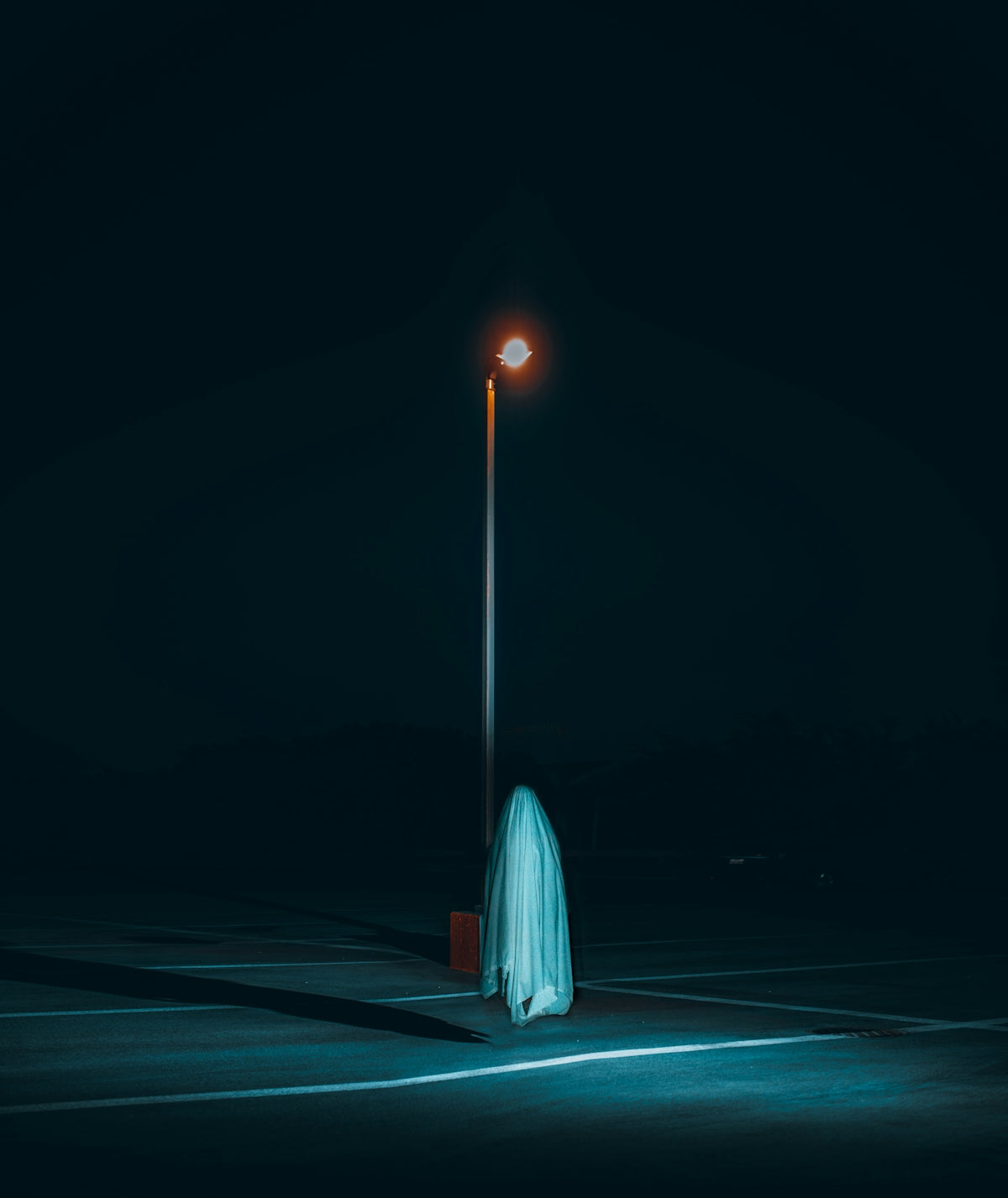 a street light at night