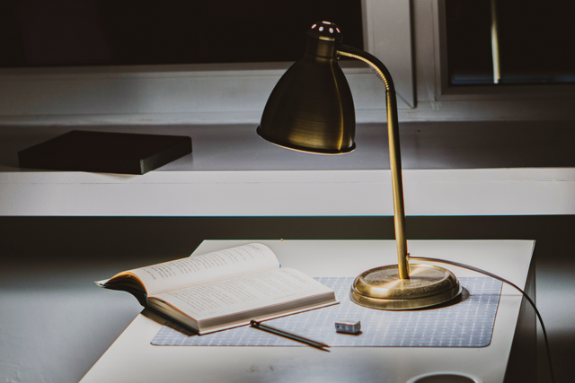 <h2>TABLE DESK LAMPS</h2>